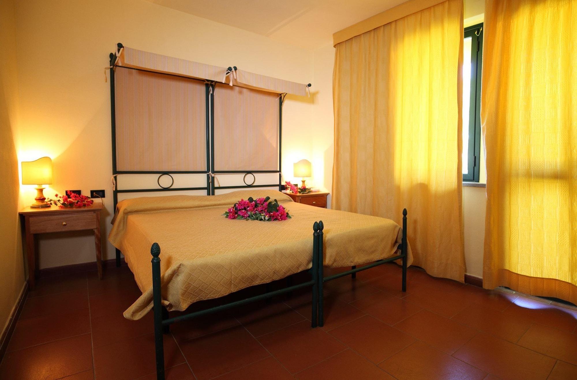 Marina Del Marchese Beach Resort Botricello Buitenkant foto
