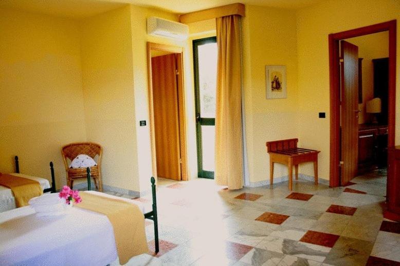 Marina Del Marchese Beach Resort Botricello Buitenkant foto
